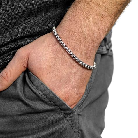 Designer Armbänder aus Silber für Herren .